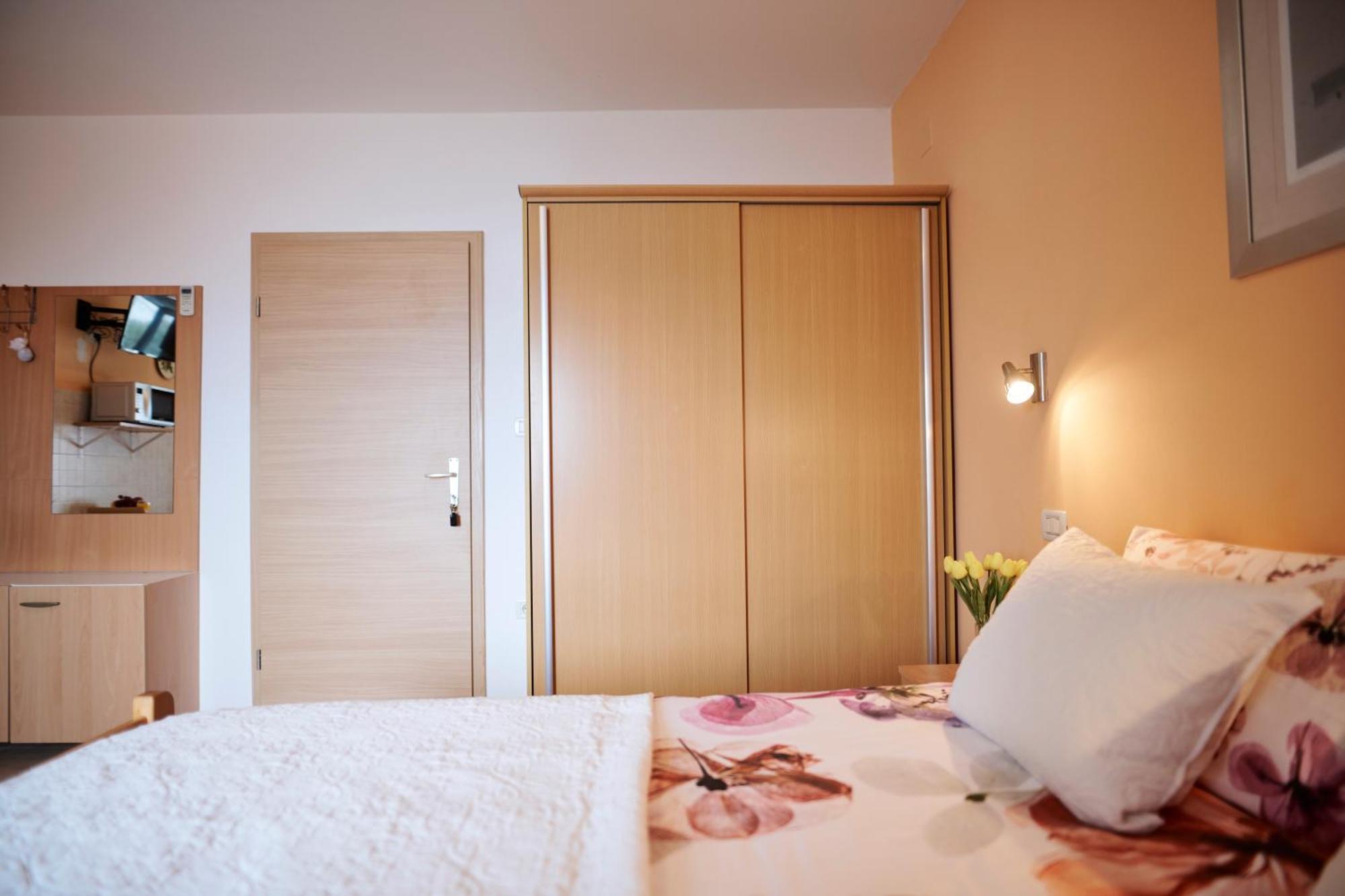 Guesthouse Villa Galovic Brseč Стая снимка